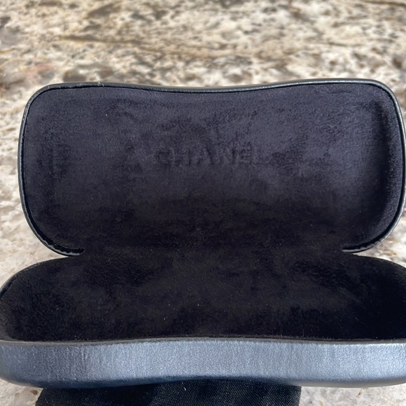 Authentic Chanel sun glasses - Picture 9 of 10